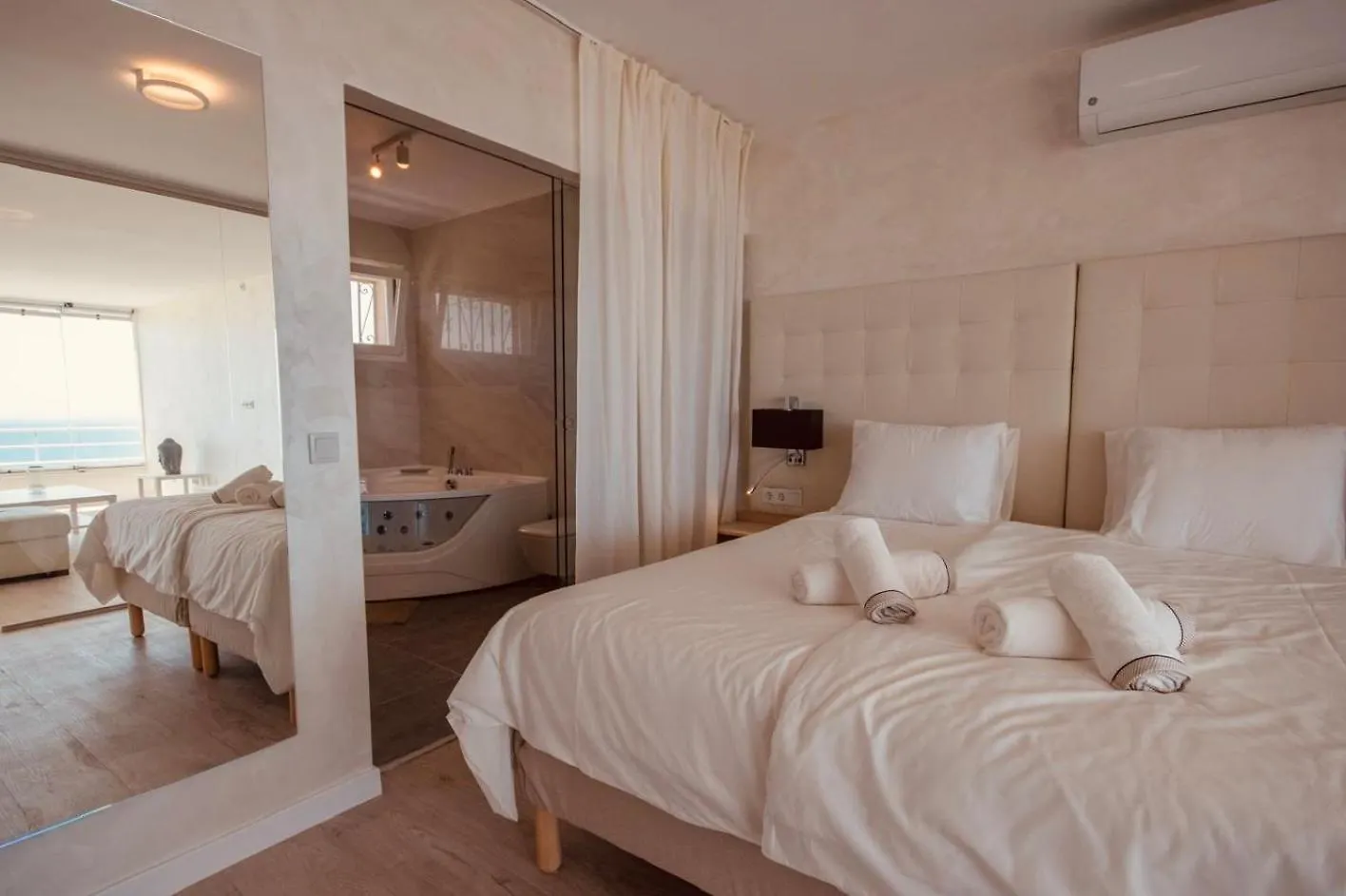 Aparthotel Penthouse Seaview - Destination Apartments Marbella